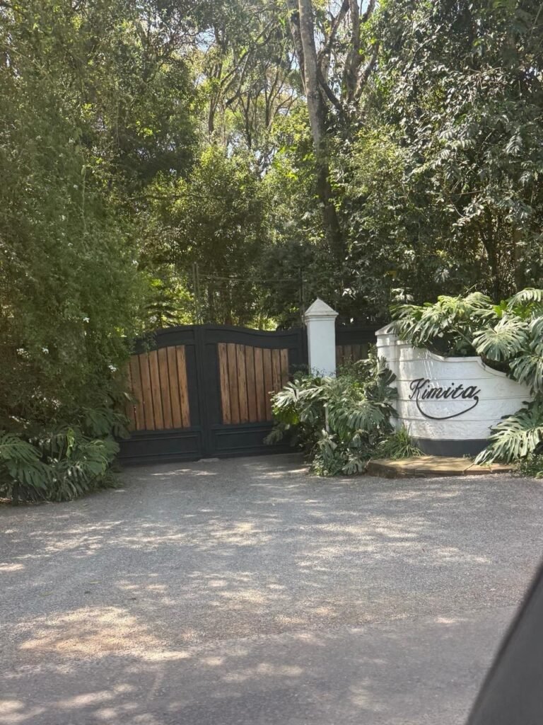 Entrance gate marked “Kimita” at a property photographed in Nairobi, Kenya. Скопировать