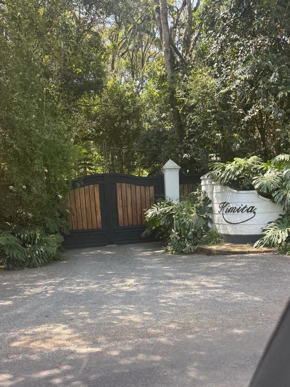 Entrance gate marked “Kimita” at a property photographed in Nairobi, Kenya. Скопировать